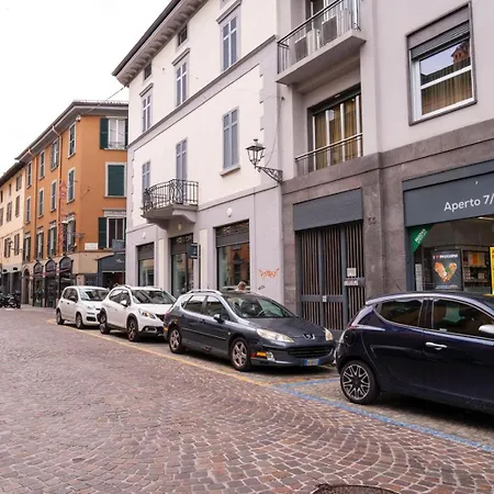 La Casa Di Enzina アパート